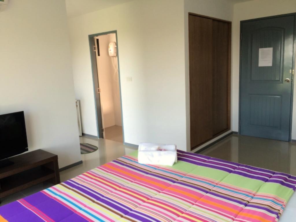 Promsook Apartment チョンブリ 部屋 写真