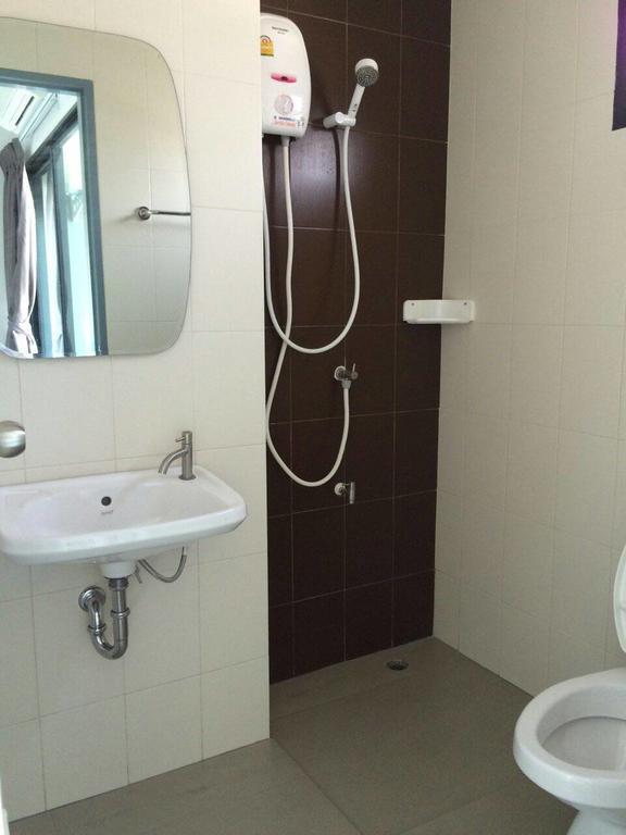 Promsook Apartment チョンブリ 部屋 写真